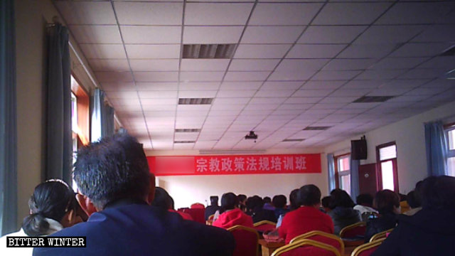 鄭州市宗教局給五大宗教開培訓會現場