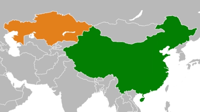 哈薩克斯坦（左）與中國（右）（公共領域）