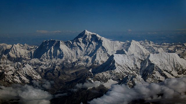 珠穆朗瑪峰上現在建有世界上最高的5G基地台