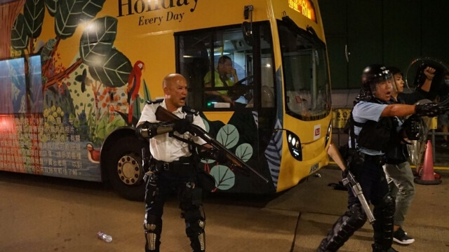 香港警察已作好隨時開槍的準備（立場新聞）