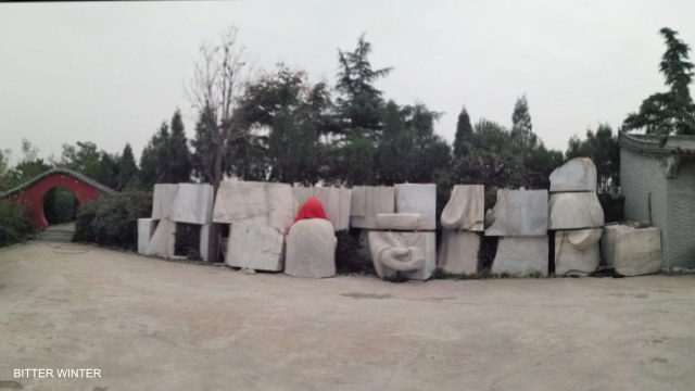 老子像被拆成碎塊 老子像被拆成碎塊