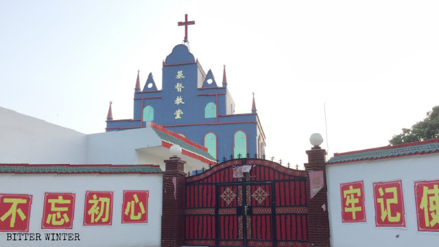 董村教堂大門