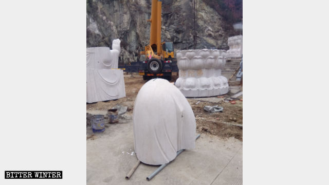 觀音像被拆得四分五裂 觀音像被拆得四分五裂