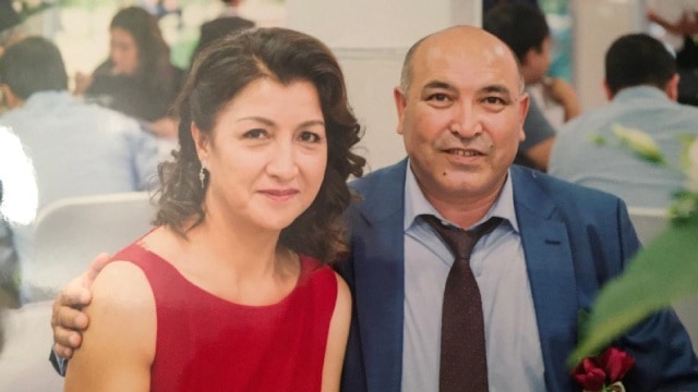 2016年，出發去新疆前不久，古麗巴哈爾與丈夫克里木在巴黎合影