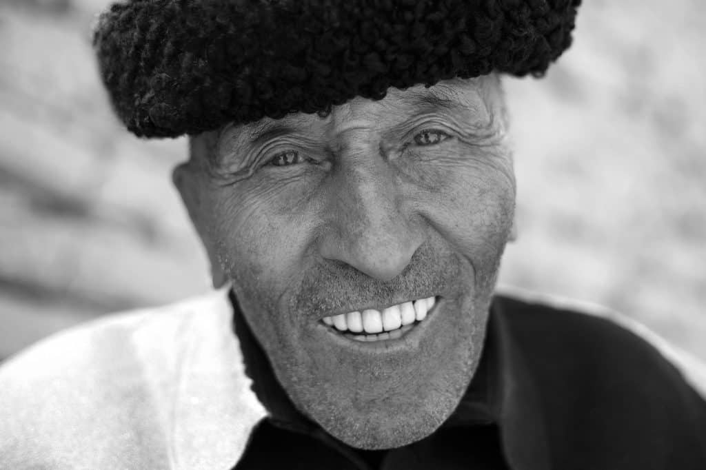 塔什庫爾干塔吉克自治縣村莊裡的一位老者© Maxime Crozet