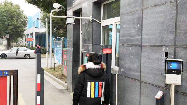 江蘇省揚州市一小區門口，住戶必須刷臉才能進入（網絡圖片）