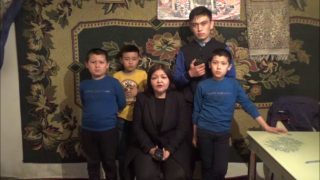 哈薩克斯坦的「中共孤兒」：我們要爸爸媽媽！