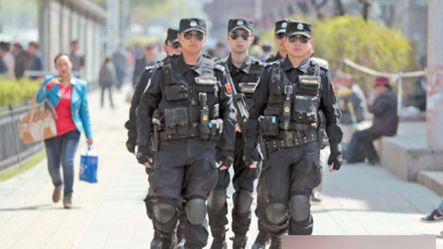 大量特警部隊被派往新疆各地「維穩」（網絡圖片）