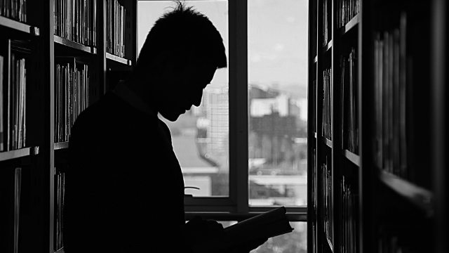 大學圖書館(網絡圖片) 大學圖書館(網絡圖片)