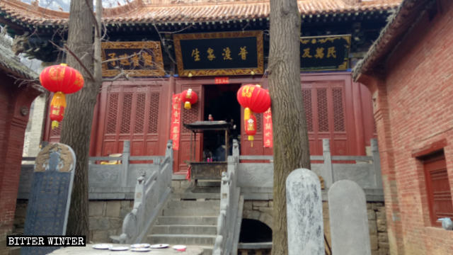 蓮花寺內一處大殿未查封前 蓮花寺內一處大殿未查封前