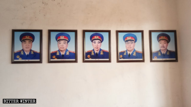 殿內的牆上掛著中共開國十大元帥的照片 殿內的牆上掛著中共開國十大元帥的照片