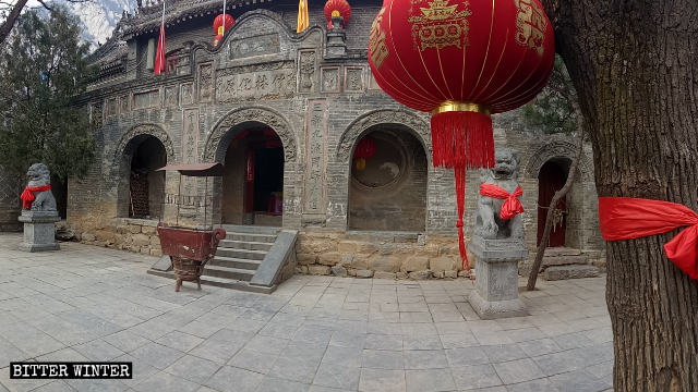 蓮花寺正門貼封條前全景 蓮花寺正門貼封條前全景