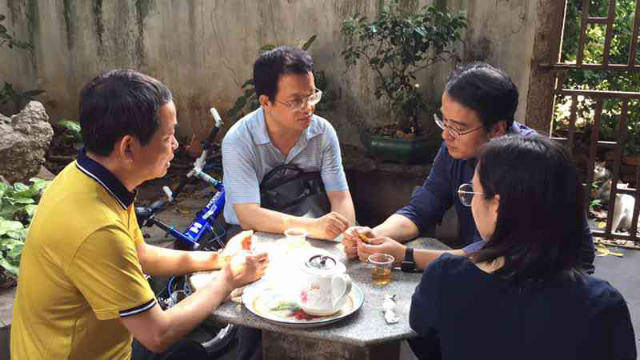 楊希伯夫婦與民宗局官員協商、談判(知情人提供) 楊希伯夫婦與民宗局官員協商、談判(知情人提供)