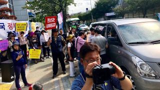 中共抓呀在韓國全能神教會前組織假示威