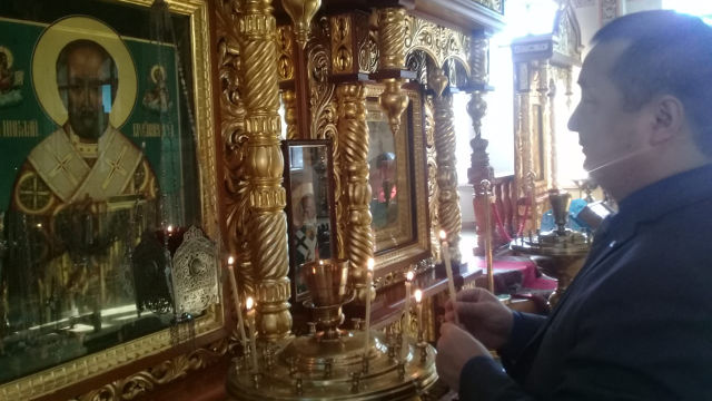 重要的見證：著名的異議人士、穆斯林賽爾克堅·比萊喜在哈薩克斯坦阿拉木圖一處東正教教堂的照片