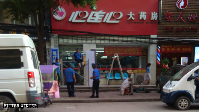強拆商家招牌和LED顯示屏 強拆商家招牌和LED顯示屏