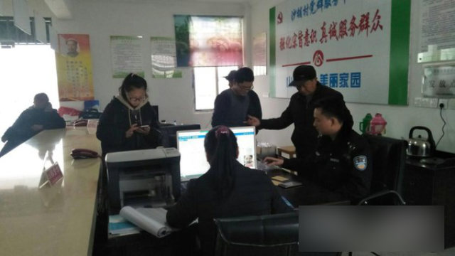 安徽桐城青草派出所對村民展開DNA採集工作(網絡圖片) 安徽桐城青草派出所對村民展開DNA採集工作(網絡圖片)