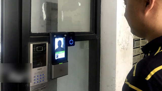 杭州市西湖区一智能安防小区的人脸识别门禁系统（网络图片）