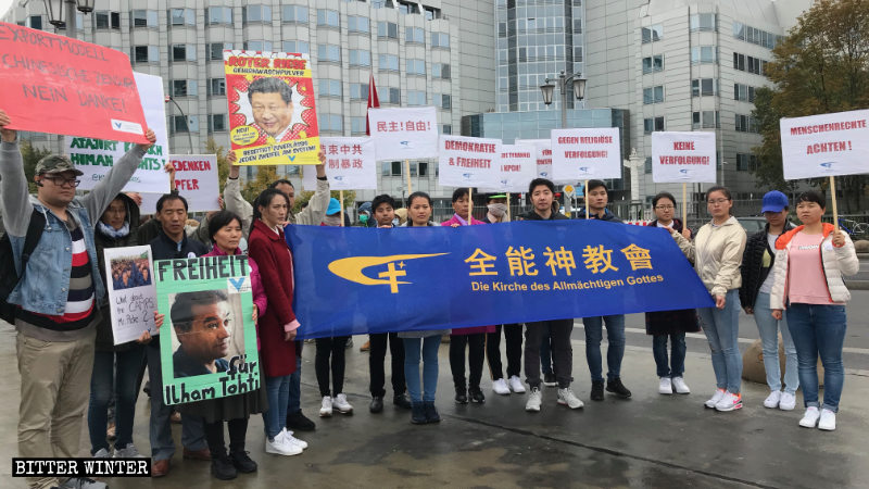 中國駐德國大使館前的抗議現場