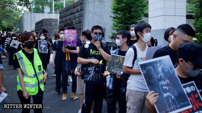 遊行者戴防毒罩反對香港警察暴力