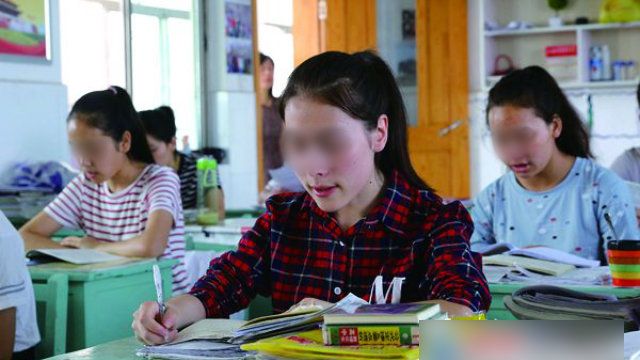 江蘇省連雲港高級中學新疆籍學生正在學習（網絡圖片）