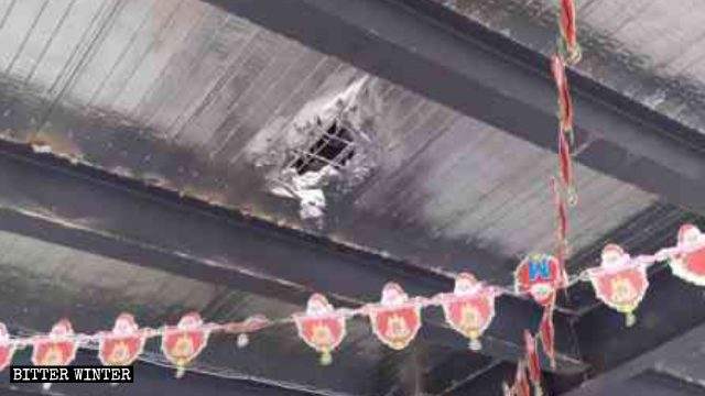 長樂區雁塘堂二樓地板被政府僱用的工人鑽了一個洞