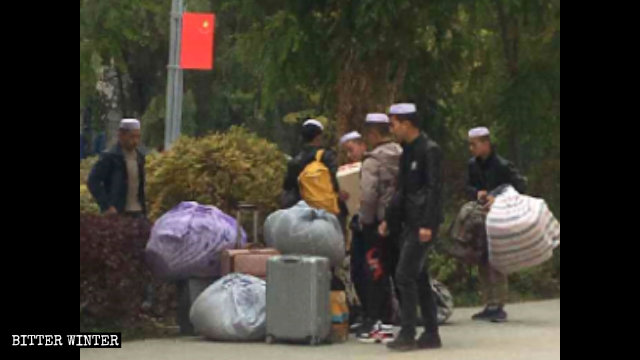 民和縣一清真寺内設學校的學生被要求收拾行李離開