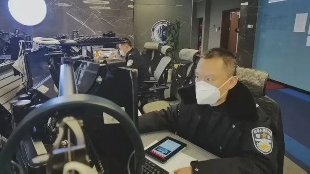 網警在疫情期間仍緊張工作(網絡圖片)