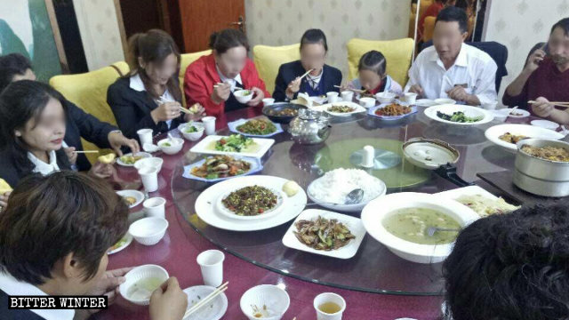 新疆喀什維族教師被迫吃漢餐