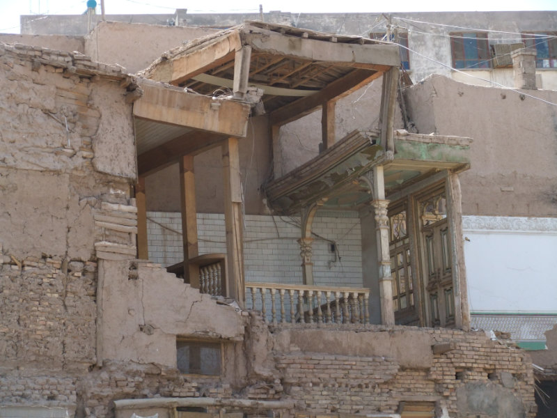 舊房子為新房子讓路。喀什　2012年
