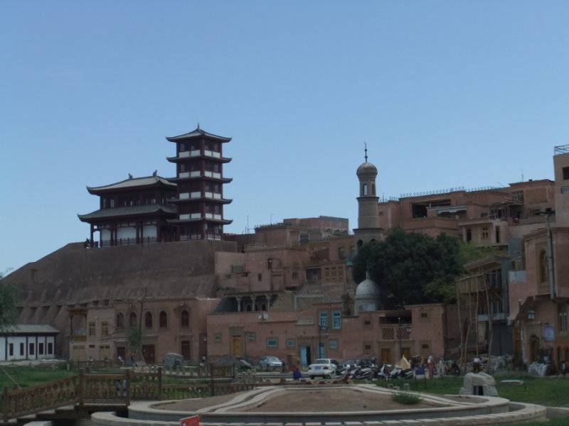 古時中國邊疆大臣的宮殿，之前完全荒蕪破敗，現經過修復後已重現了昔日的「輝煌」。喀什　2016年