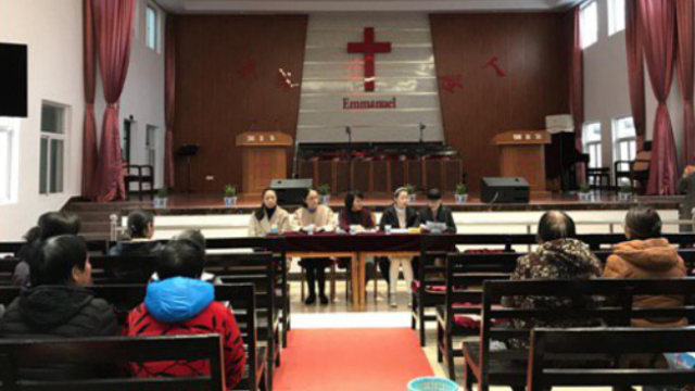 去年年底，江蘇省啓東市政府人員到一基督教堂主持換屆選舉工作