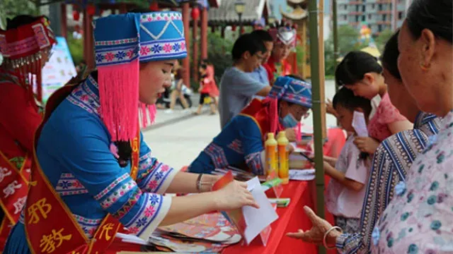 7月18日，廣西省河池市利用「祝著節」開展「反邪教」宣傳活動（網絡圖片）