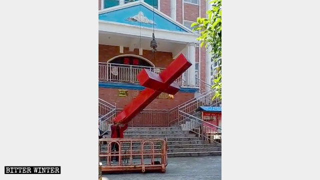 4月28日，含城教堂十字架被強拆