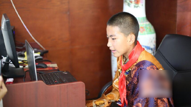 滻灞第一中學一藏族學生連線和「西安爸媽」交流（網絡圖片）