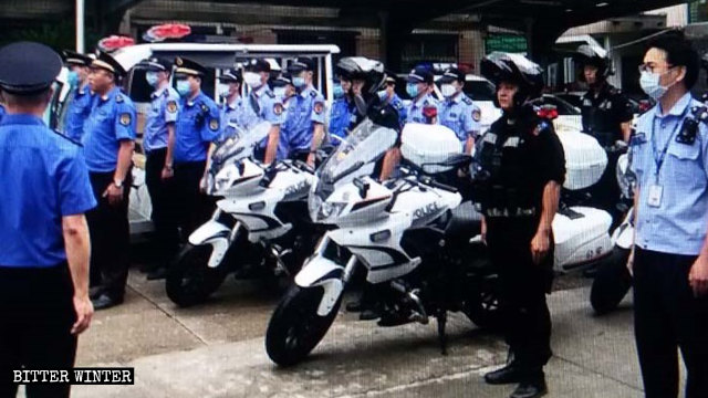 警察正準備開始突襲