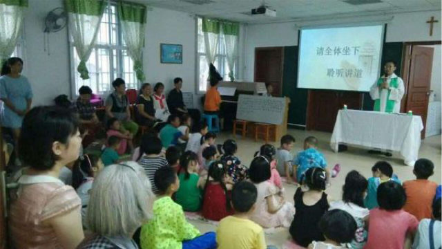 孩子們正在參加天主教主日學（信德社）